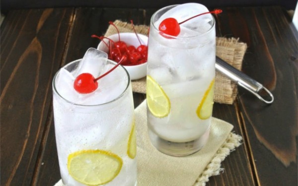 Tom-collins-cocktail-with-cherry-and-Lemon-garnish