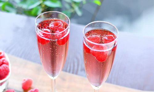 healthy cocktail skinny raspberry fizz